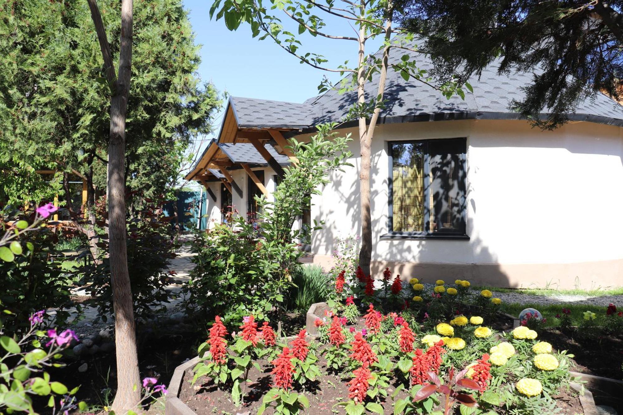 Happy Nomads Yurts & Hostel Karakol Exterior foto